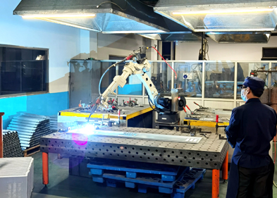 Robot welding workstation